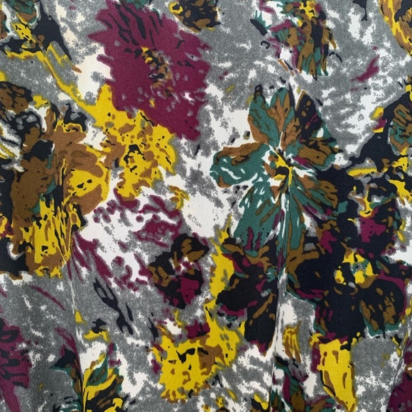 Short floral dress with belt - Picture 3 of 6